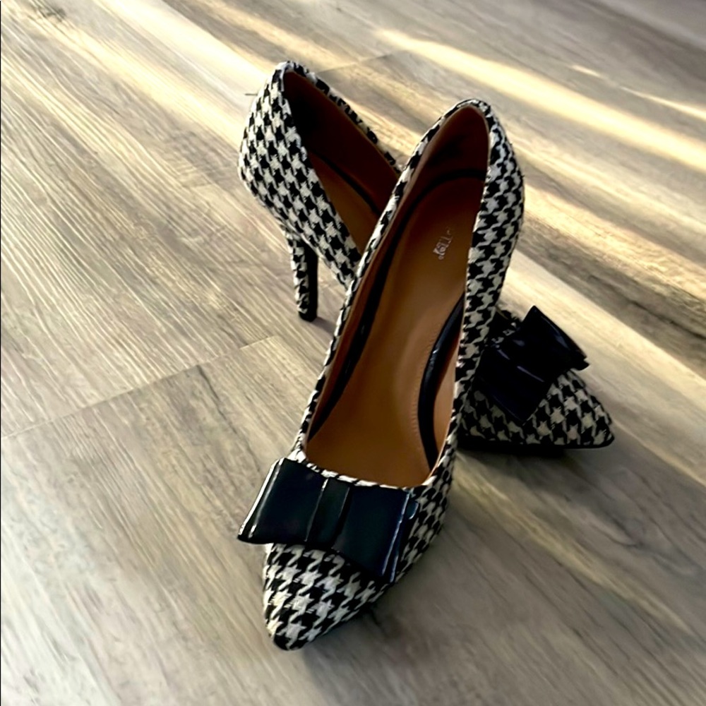 Women’s Houndstooth Pumps